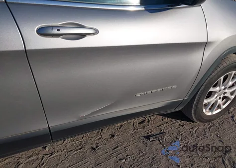 2015 Jeep Cherokee Latitude z USA, uszkodzony, nr VIN 1C4PJMCS0FW749614